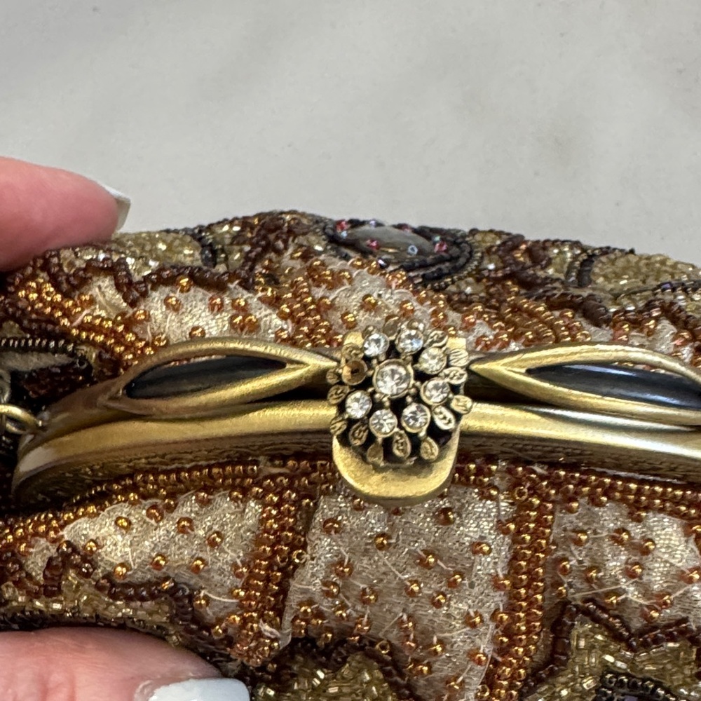 Vintage Beaded Evening Bag – Gold, Brown & Mother of Pearl – Kiss Lock Closure - Picture 10 of 12